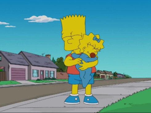 Burt abrazando a Maggie, la pequeña de la familia