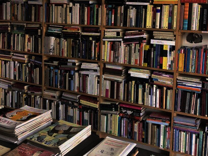 Un eslabón importante de la industria editorial sigue siendo las librerías, que tuvieron que cerrar sus puertas y dejar confinados a los libros