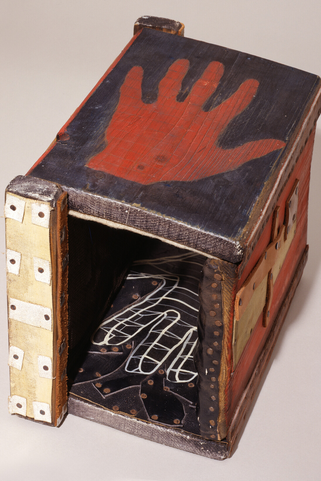 Paul Neagu, Tactile Object (Hand), 1970, Wood, metal, plastic, leather, textile, paper, 18.5 x 31.5 x 23.5 cm © Estate of Paul Neagu / DACS London 2015. Photo: © Tate, London 2015
