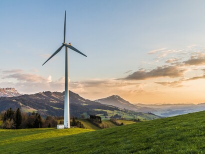 I progetti per l’energia pulita potrebbero essere realizzati assegnando risorse aggiuntive ai programmi energetici esistenti