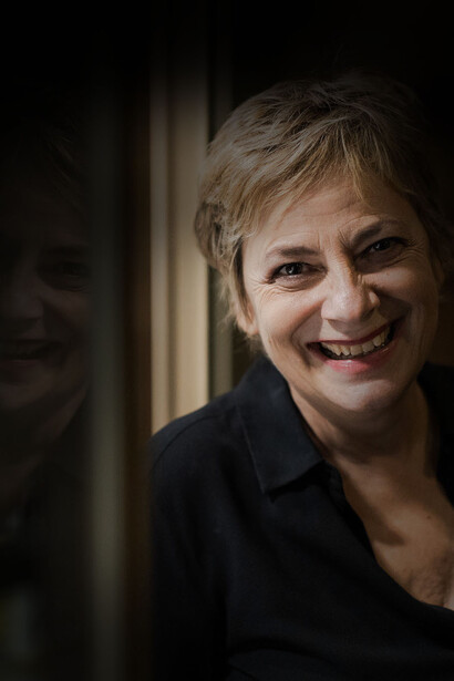 Con Maria Cassi in scena si ride a Crepapelle, proprio come il titolo di un suo spettacolo, ma l’attrice inserisce sempre un tocco di tenerezza. © Leonardo Giannini
