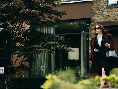 Immagine del film Bugonia. Con Emma Stone, regia di Yorgos Lanthimos. Per gentile concessione della Biennale di Venezia