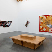 Sanford Biggers, Drift, vista de exhibición. Cortesía de Parrish Art Museum