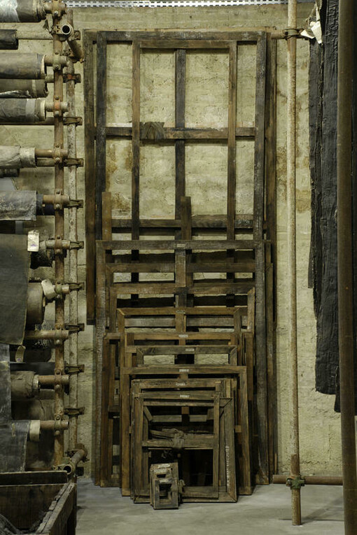 Chohreh Feydjou Série H, 1989–93
Wood, glue, tissue, pigments, walnut stain
16 frames: 7 3/8–44 7/8 x 5 1/8–51 5/8 x 39 3/8 x 51 5/8 in.
National Foundation for Contemporary Art; CAPC Bordeaux Museum of Contemporary Art