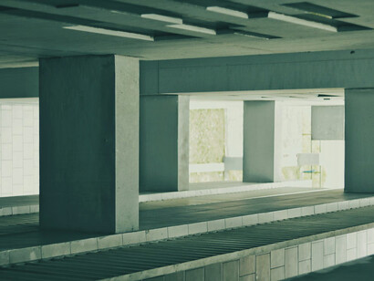 In this remarkable space, the fusion of technology and creativity brings to life a visionary approach to modern architecture