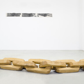 Asier Mendizabal, Untitled (Syntagmatic and Paradigmatic), 2012, chestnut wood, 30 x 25 x 325 cm; Courtesy the artist and Galerie Nordenhake Berlin / Stockholm