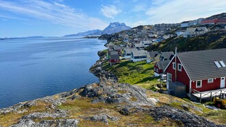 Nuuk, la capitale della Groenlandia. Nuuk è la città più grande e popolosa della Groenlandia e si trova sulla costa sud-occidentale dell'isola