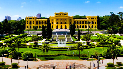 O Museu do Ipiranga nasceu como guardião da história, um lugar onde o passado se materializa em pinturas, documentos e objetos que narram a trajetória de um povo. Visitar o museu é como atravessar um portal do tempo. Cada sala, cada vitrine, cada quadro nos transporta para épocas distintas: o Brasil colonial, o Império, a República nascente. O visitante não apenas observa, mas participa de uma jornada que conecta gerações