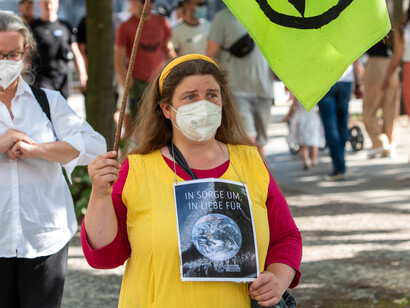 Meditación caminando organizada por el grupo ecológico "Extinction Rebellion",15 de agosto de 2021. Berlín, Alemania