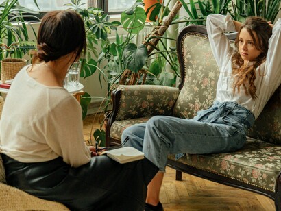 Sessão de terapia. As disciplinas que exploravam áreas e possibilidades de trabalho como psicólogo despertavam minha curiosidade e instigavam horizontes possíveis para mim

