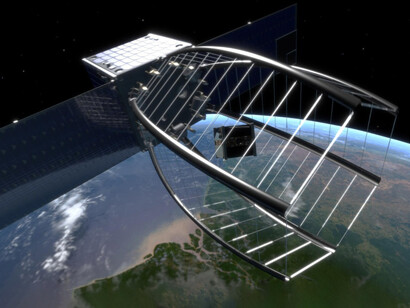 CleanSpace One afferra i detriti e li accompagna fino all'atmosfera, dove si bruceranno a causa dell'attrito