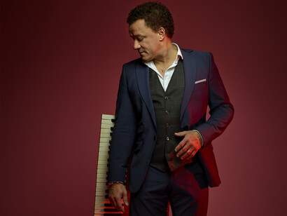 Jacky Terrasson, portrait. Avec l'aimable autorisation du Théâtre de La Criée. Photo d'Alexandre Lacombe