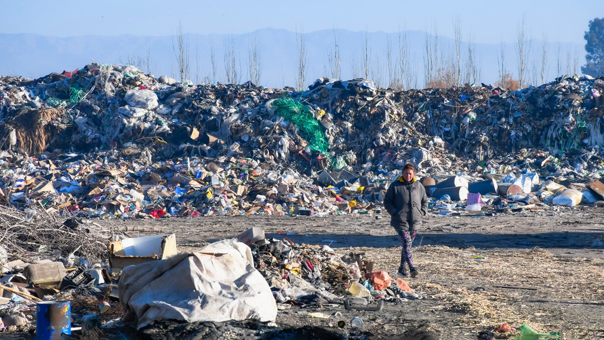 La basura refleja no solo el resultado del consumo excesivo, sino también la falta de conciencia colectiva sobre el impacto que tienen nuestros hábitos diarios en el planeta