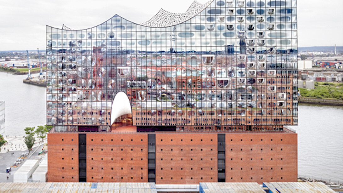 Candida Höfer, Elbphilharmonie Hamburg, Herzog & de Meuron Hamburg I 2016, 2016, c-print, 180 x 197.9 cm, Edition 2/6. Courtesy of Galerie Rüdiger Schöttle © VG Bild-Kunst, Bonn 2017
