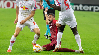 Mit einer Mischung aus Talenten, Investitionen und ambitionierten Projekten strebt das Königreich danach, sich als ernstzunehmenden Akteur im globalen Fußball zu etablieren