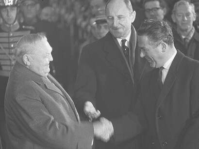 Chancellor Ludwig Erhard's 1964 visit to the Catshuis in Holland featured meetings with Schroder, Marijnen, and Luns