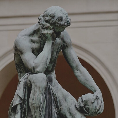 « Démocrite méditant sur le siège de l'âme », sculpture de Léon-Alexandre Delhomme (1841-1895)