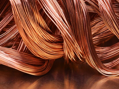 El cobre, considerado el sueldo de Chile, se ha convertido en un símbolo del despojo económico y la dependencia del capital extranjero