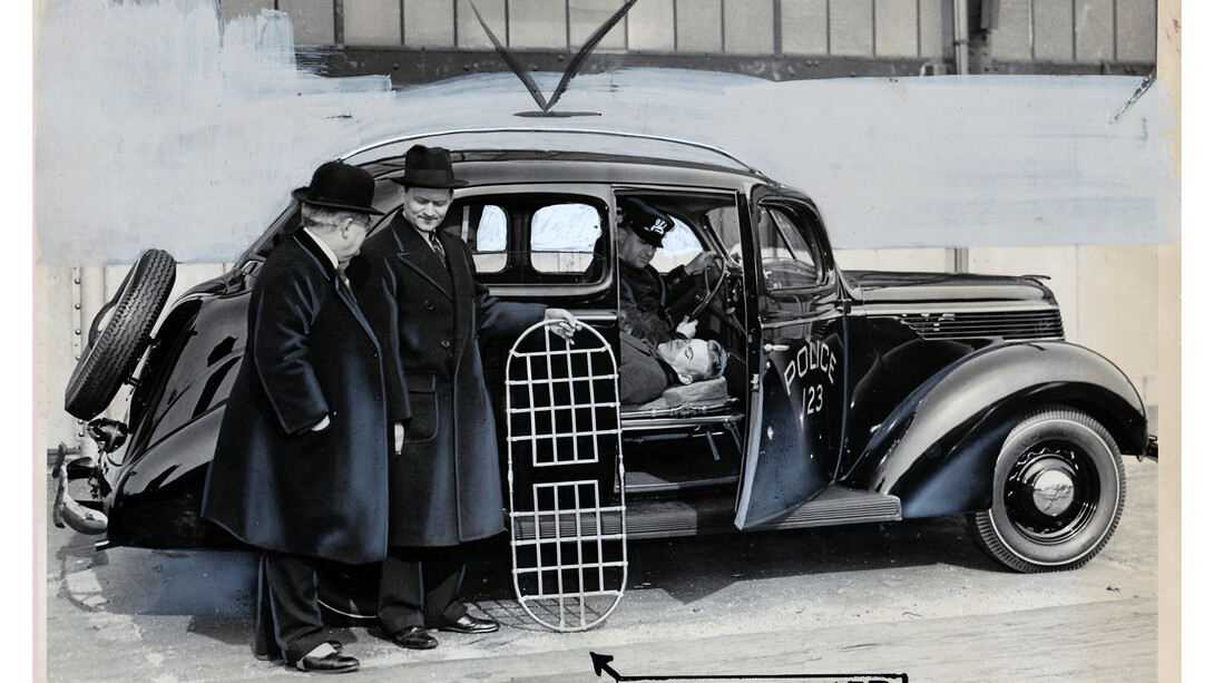 Chicago Police Ambulance, 1938, Tirage argentique vintage retouché à la main, 20 x 25 cm, Pièce unique, Courtesy Argentic