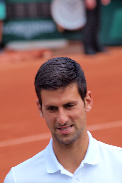 Novak Djokovic, Paris, Roland Garros. Aucune balle de break concédée et une victoire en quatre manches de Sinner pour faire tomber le maître des lieux © By François Goglins - Own work, CC BY-SA 4.0