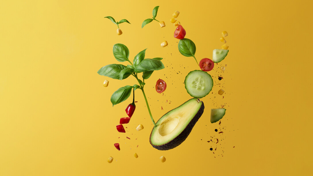 Reducing average daily caloric intake