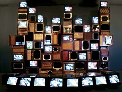 Nam June Paik, Mirage Stage, 1986, three-channel video 