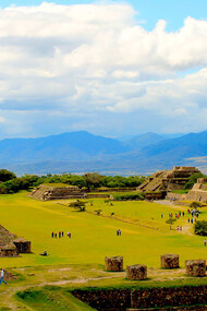 Panorámica de la Gran Plaza de Monte Albán
