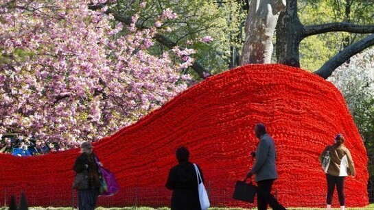 Orly Genger’s Red, Yellow and Blue (2013) at Madison Square Park. Photo by James Ewing / Courtesy of the Madison Square Park Conservancy