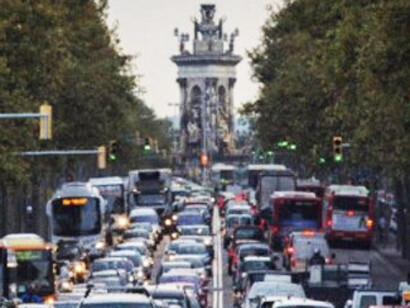 Barcelona encabeza la lista de ciudades europeas con mayor densidad de coches, 5844 por cada km2. España