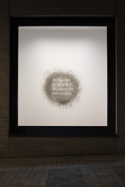 Douglas Gordon,
All I need is a little bit of everything, 2024, exterior view.
Artwork © Studio lost but found/VG Bild-Kunst, Bonn, Germany 2024.
Photo: Lucy Dawkins.
Courtesy Gagosian