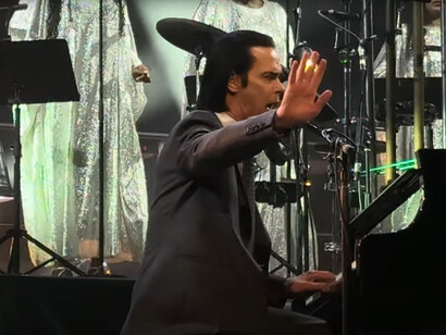 Nick Cave & The Bad Seeds. Wild God:
al fin tuvimos el parto de Wild God lanzado el 30 de agosto de 2024.
(Wild God Tour 2024 - Berlin Uber Arena), Alemania
