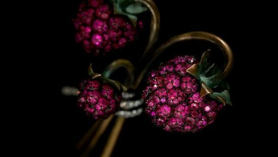 JAR, Raspberry Brooch, 2011, Rubies, diamonds, bronze, silver, gold, and platinum. Collection of Sien M. Chew. Photograph by Jozsef Tari. Courtesy of JAR, Paris.
