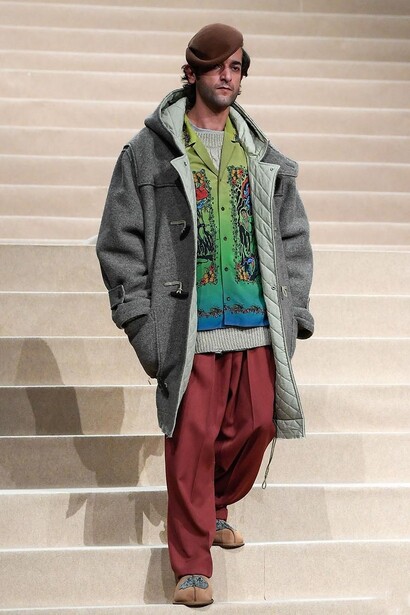 Pitti Uomo 105, Firenze, Italia. Si confermano anche alla centocinquesima edizione di Pitti Uomo le categorie del vestire Fantastic classic, Futuro maschile, Dynamic attitude, Superstyling e I go out. Esse declinano al loro interno una varietà condizionata dalla definizione della categoria
