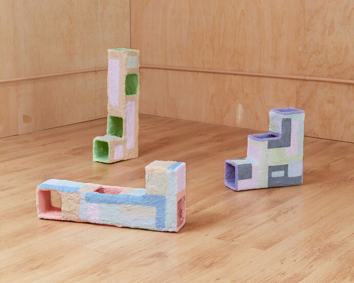 A shape made through its unraveling, Exhibition view. Courtesy of Ochi Projects