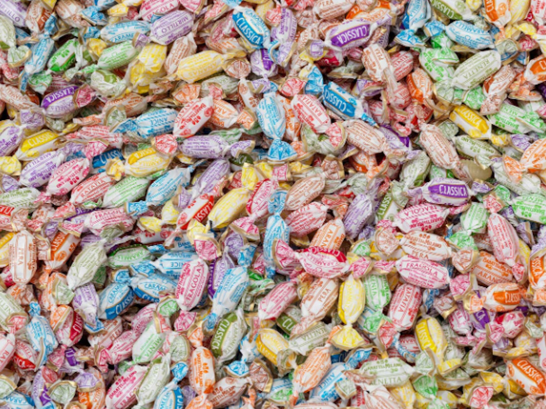 Felix Gonzalez-Torres, Exhibition view. Courtesy of David Zwirner