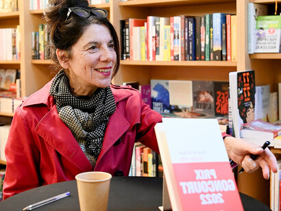 Brigitte Giraud, lauréate du prix Goncourt 2022. Dédicace son livre "Vivre vite" © Philippe Vacher Le Progrès