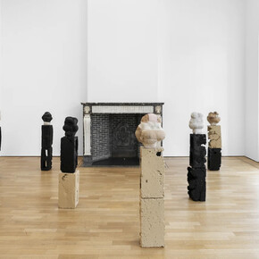 Patricia Ayres, Though poppies grow [ainda que floresçam as papoulas], vista da exposição. Cortesia da Galeria Mendes Wood DM