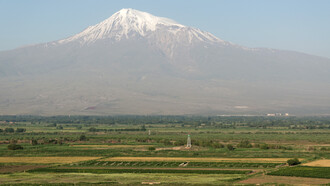 Monte Ararat, llanura de Ararat en la frontera con Turquía, Armenia