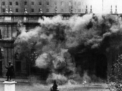 La experiencia del bombardeo y el fin violento del gobierno de Salvador Allende marcaron un quiebre vital que lo llevó al exilio, la clandestinidad editorial y una nueva forma de entender el periodismo