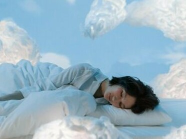 Elle s'endort pour se perdre dans son pays des merveilles, loin de ses problèmes et soucis du quotidien, elle n'arrête jamais de rêver!