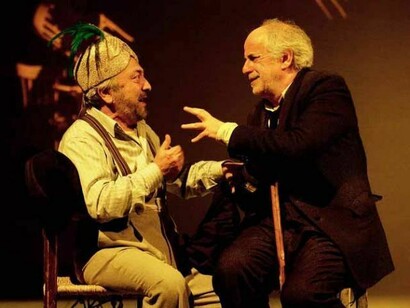 Una scena di "Le voci di dentro" 