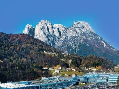 Agordo (Belluno), Stabilimento Luxottica