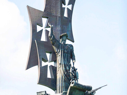 The Birth of the New World statue photographed in August depicts the image of Christopher Columbus standing over Arecibo
