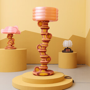 Jolie Ngo, Power clash, exhibition view. Courtesy of R & Company