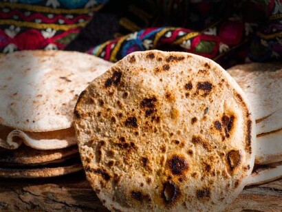 Il chapati, alimento base di una grande fetta di mondo, dal Medio Oriente fino alle pendici dell’Himalaya