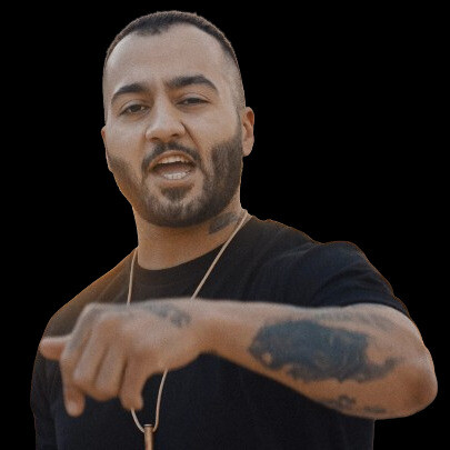 A sofisticação dos mecanismos de censura, que inclui a negação de financiamento público, é destacada pela Freemuse como um desafio crescente para a liberdade de expressão artística global. Imagem do rapper iraniano Toomaj Salehi