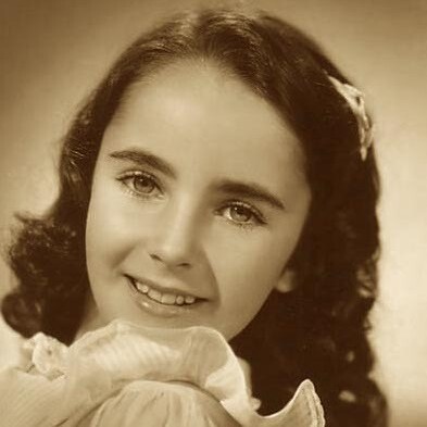 Elizabeth Taylor a principios de los años cuarenta
