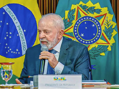 Los brasileños y las brasileñas corren un riesgo inmenso: el de despertarse el 26 de octubre y darse cuenta, entre la conmoción y la indignación, de que, al fin y al cabo, ya no viven en democracia, a pesar de que, en apariencia, todo haya sucedido democráticamente. Luiz Inácio Lula da Silva. Presidente de Brasil