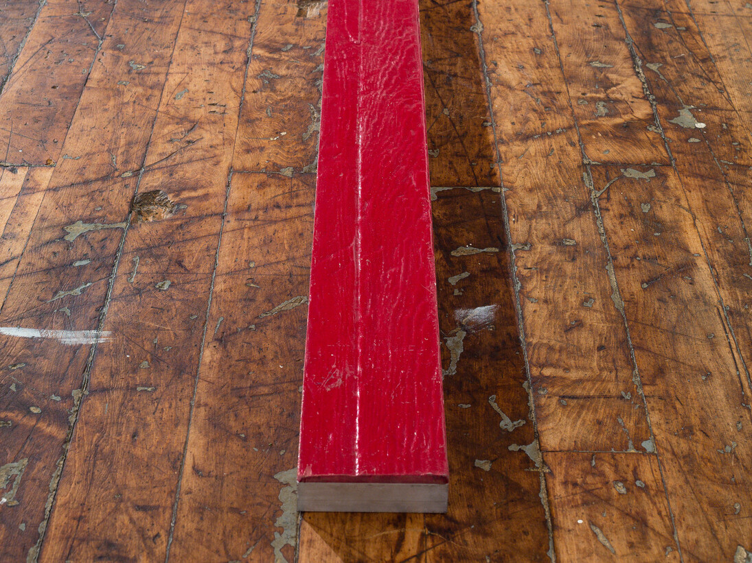 Alex Hay
Untitled (long red plank)
1966
paint on castin resin
1 1/4 x 4 x 139 inches
(3.2 x 10.2 x 353.1 cm). Images courtesy the artist and Peter Freeman, Inc
