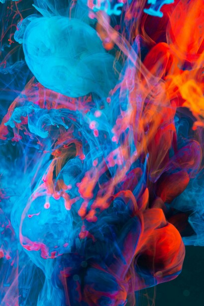 Anche senza vedere i colori, una persona cieca costruisce nella mente concetti profondi come il rosso o il giallo: apprende il loro significato e le relazioni tra essi attraverso il linguaggio e la spiegazione